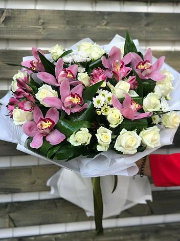 Букет цветов из: Розы и Хризантемы в Кошехабль