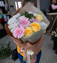 Букет цветов из:  Герберы, Розы и Хризантемы в Кошехабль