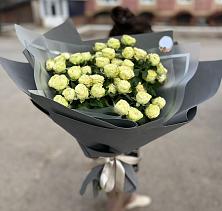 Букет Белые кустовые розы Солинеро в Кошехабль