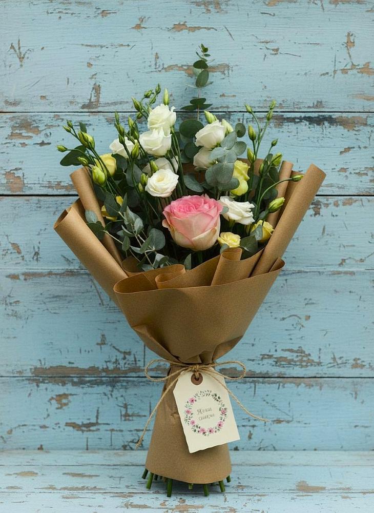 Букет цветов из: Розы и Лизиантусы в Кошехабль