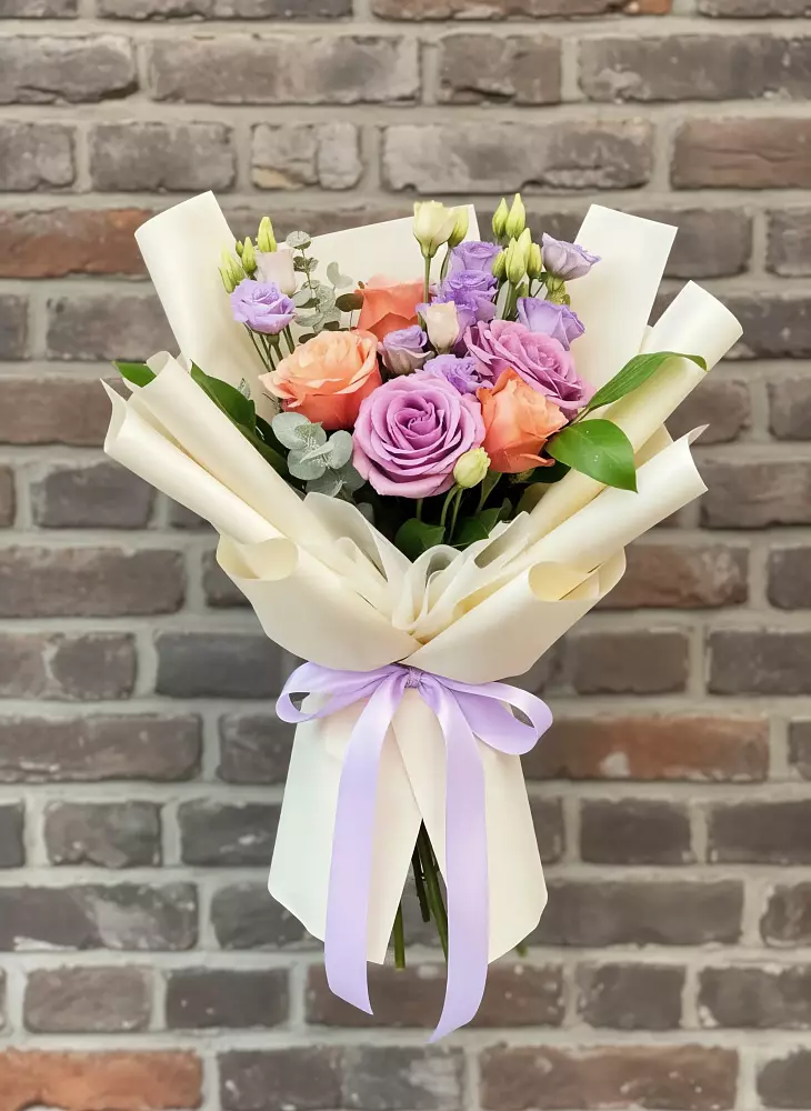 Букет цветов из: Лизиантусы и Розы в Кошехабль