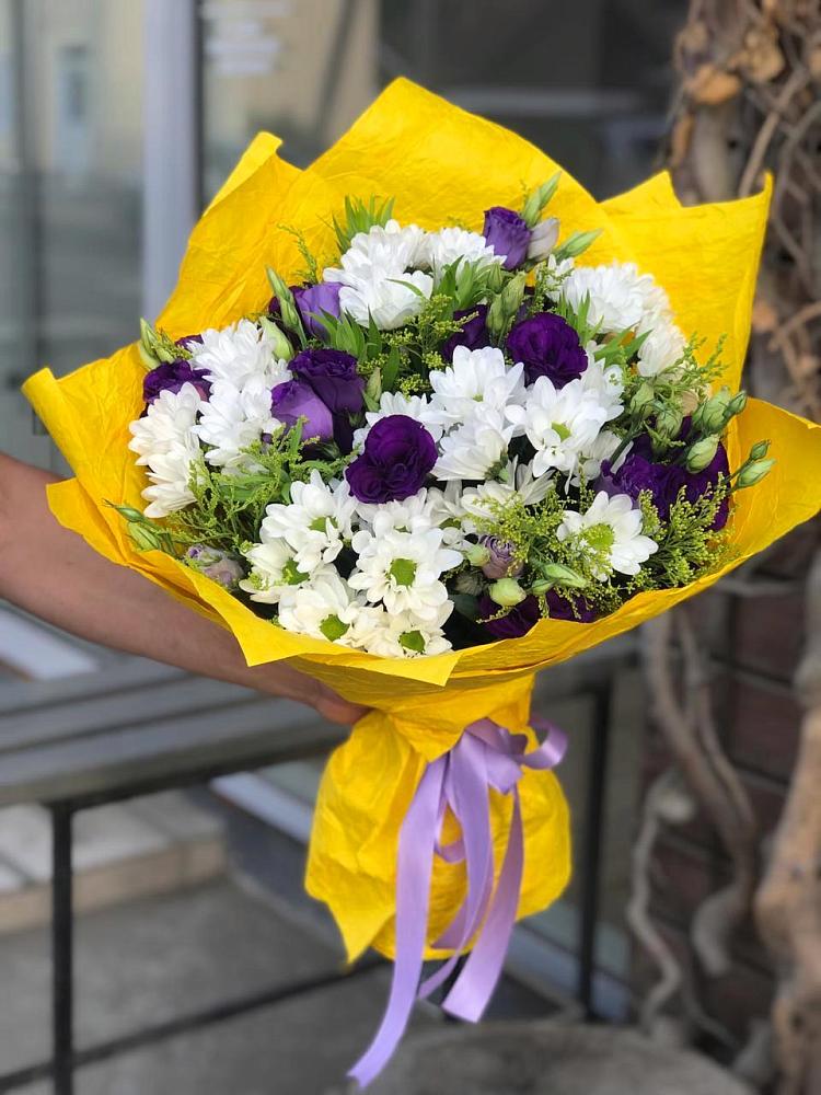 Букет цветов из: Ирисы, Хризантемы и Ромашки в Кошехабль