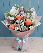 Букет цветов из:  Лизиантусы, Розы, Альстромерии и Гипсофила в Кошехабль