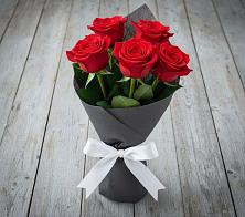 Букет 5 Красных роз Эдлесс Лав в Кошехабль