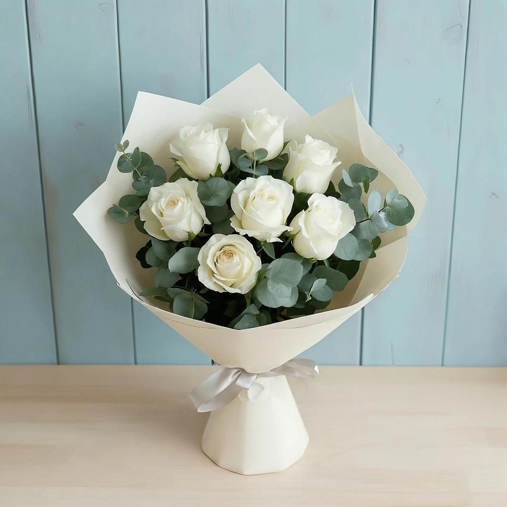 Букет Белые розы в Эвкалипте в Кошехабль