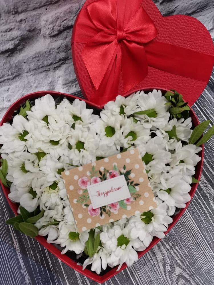 Цветочная композиция из Хризантемы в виде сердца в Кошехабль